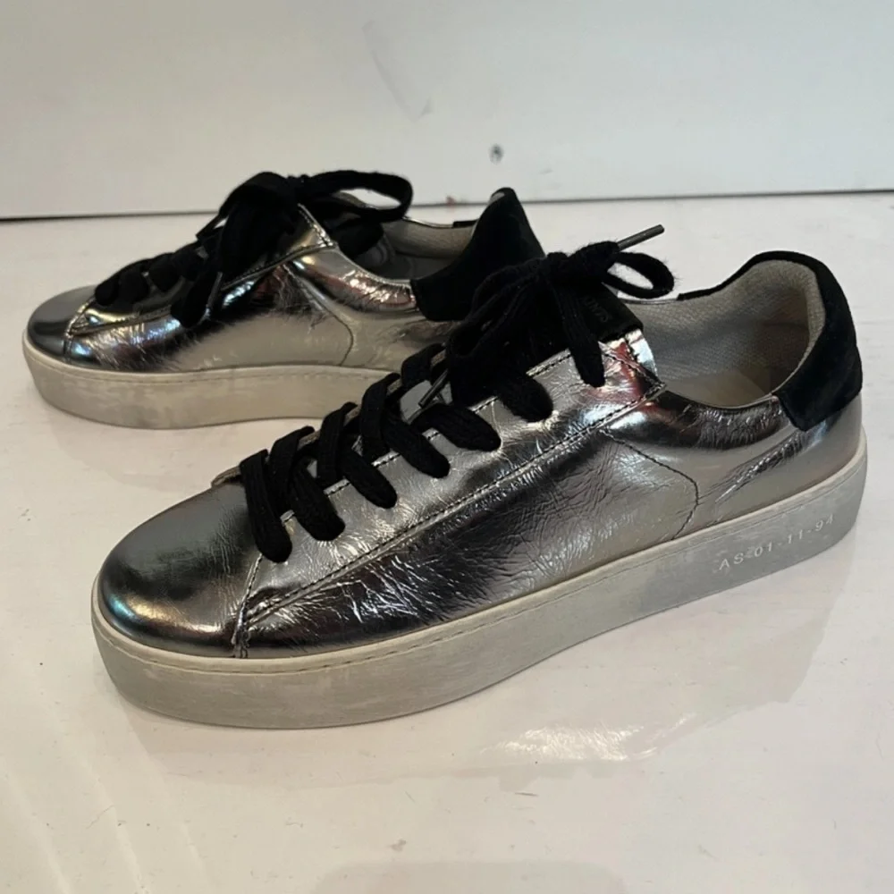 Shana Leather Metallic Sneaker BRAND NEW - Picture 1 of 7